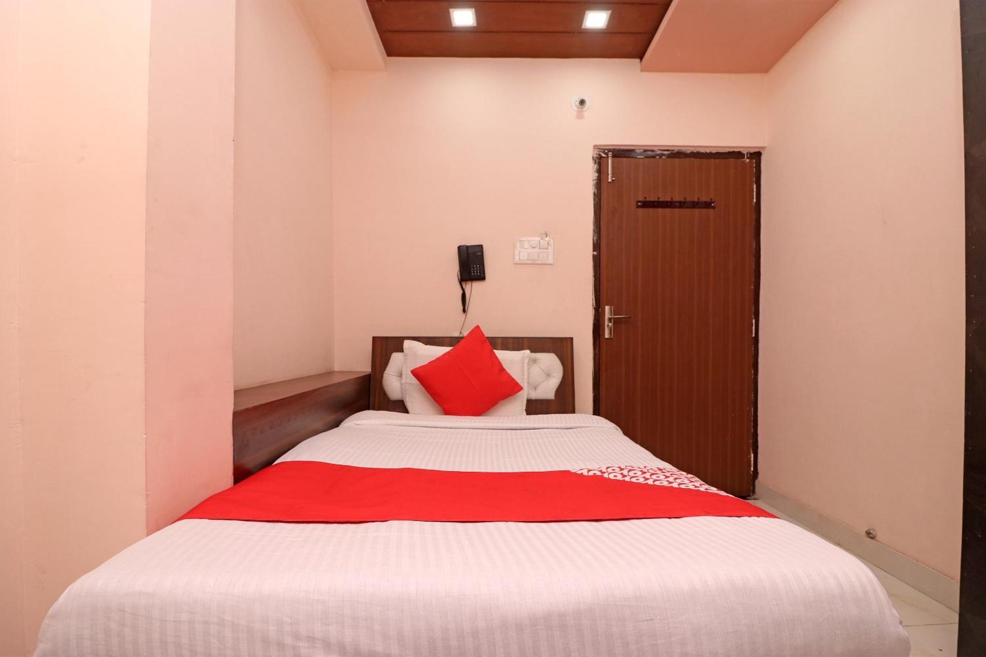 OYO 24067 Hotel Royal Paradise Tirath Exterior foto