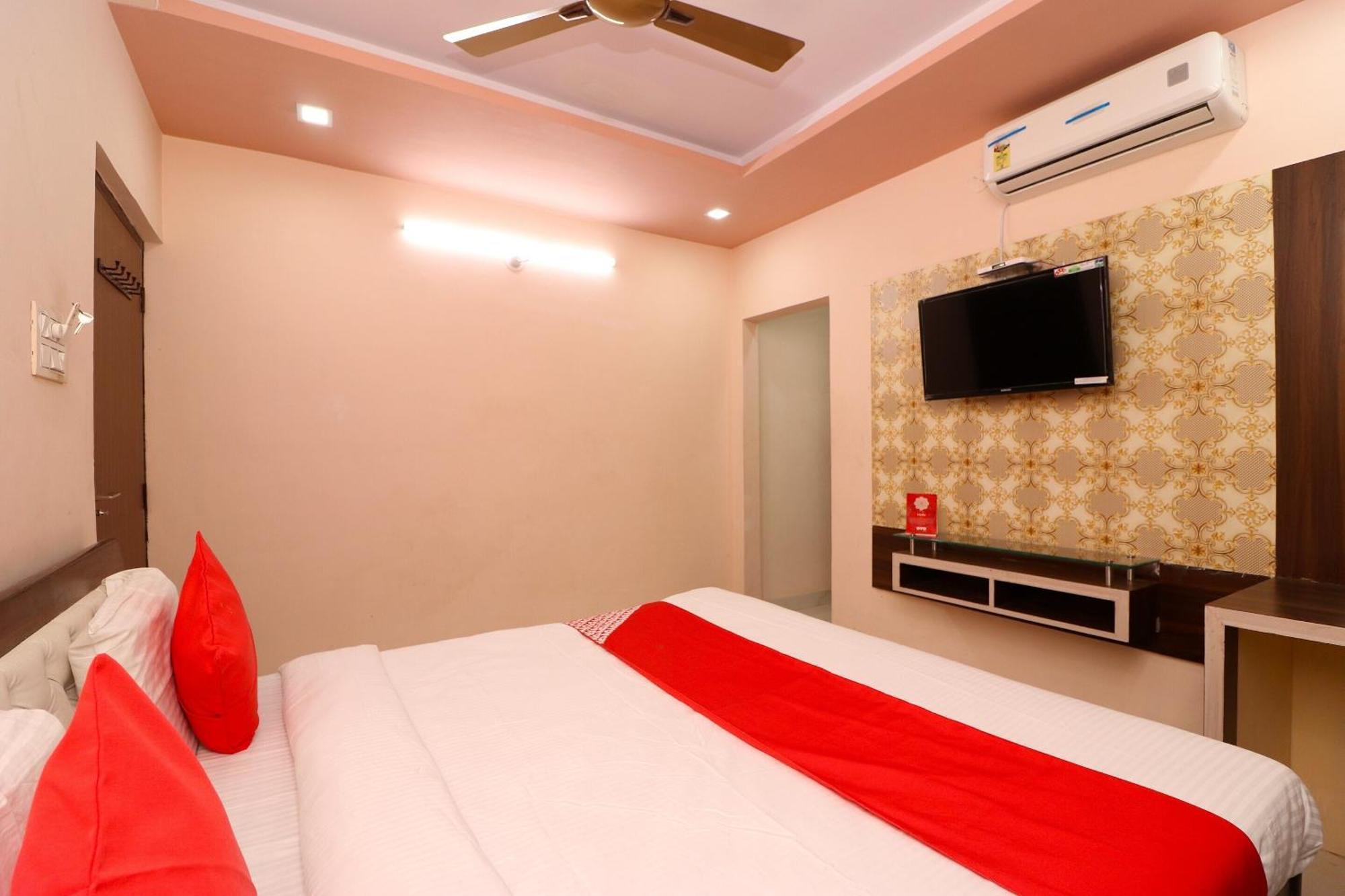 OYO 24067 Hotel Royal Paradise Tirath Exterior foto